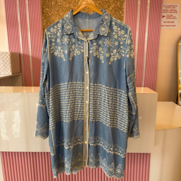 Floral embroidery top for women