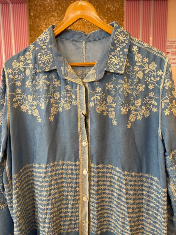Floral embroidery top for women